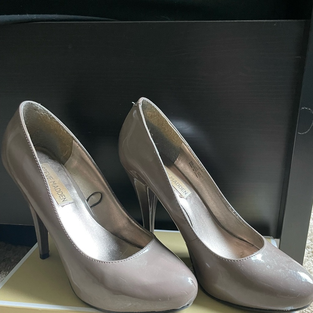 Steve Madden Taupe Heel